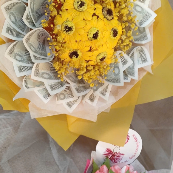 Hoa chúc mừng cho chị gái