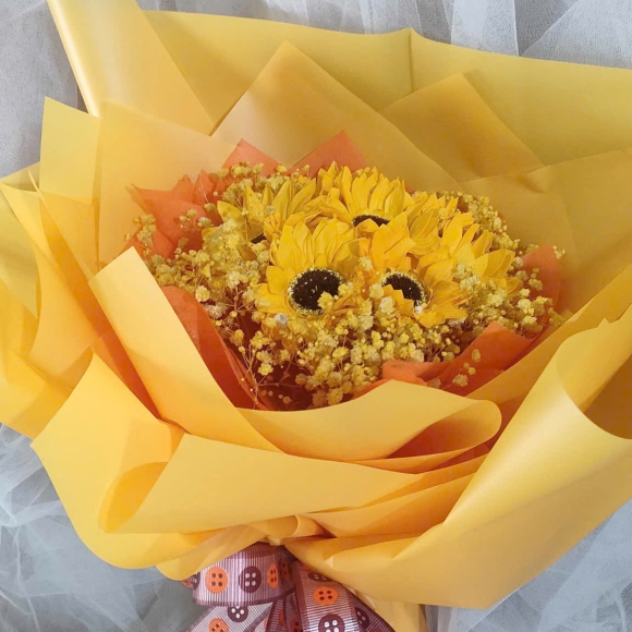 Hoa chúc mừng bà ngoại